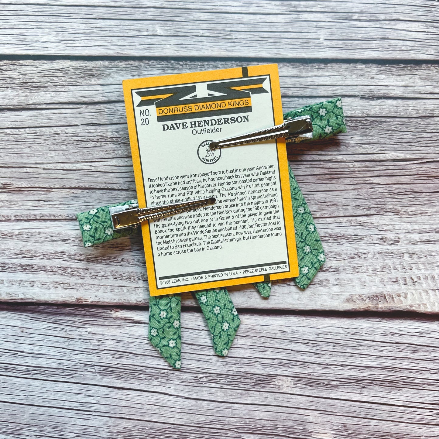 Sage Green Ditsy Daisy Vintage Fabric Handmade Hair Bows