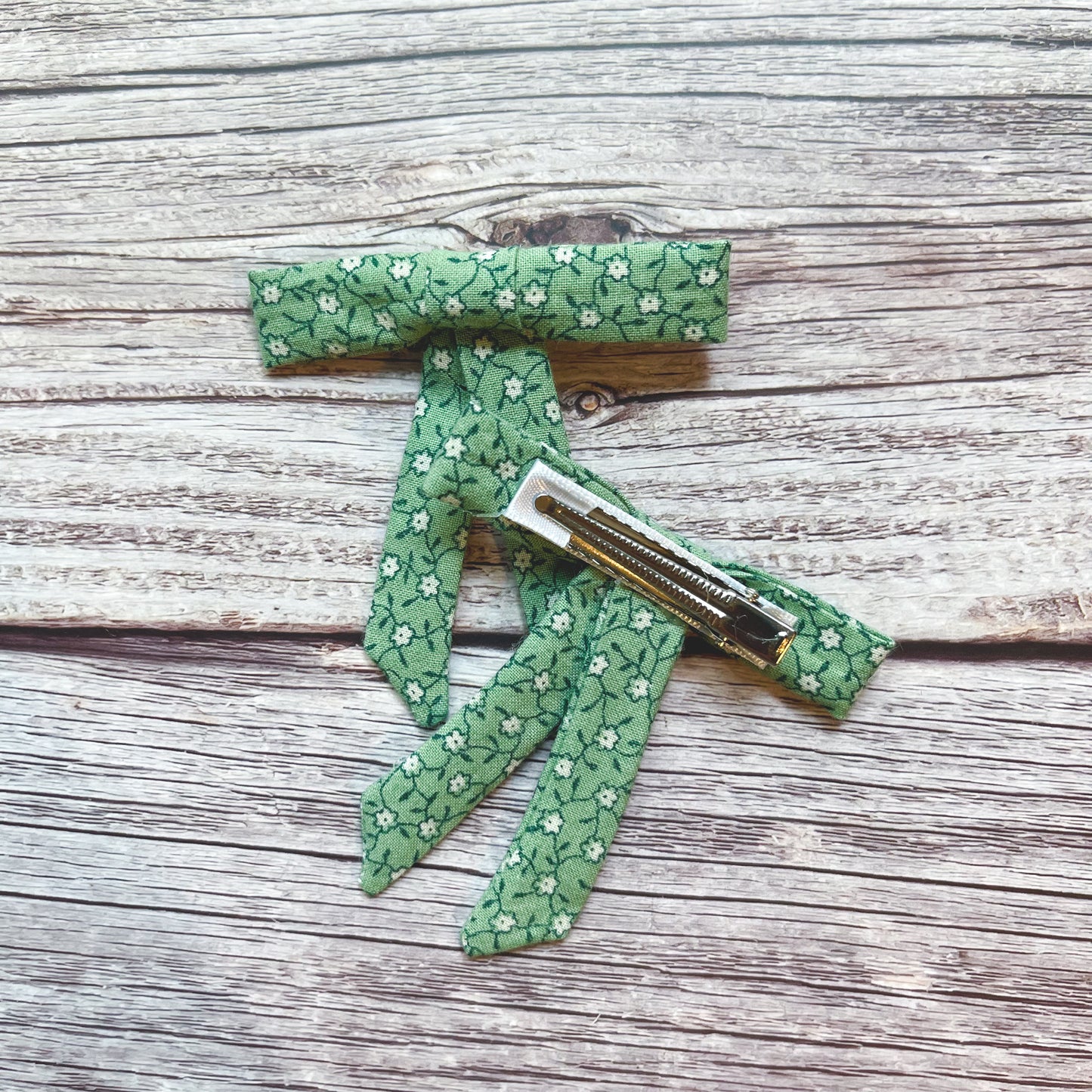 Sage Green Ditsy Daisy Vintage Fabric Handmade Hair Bows