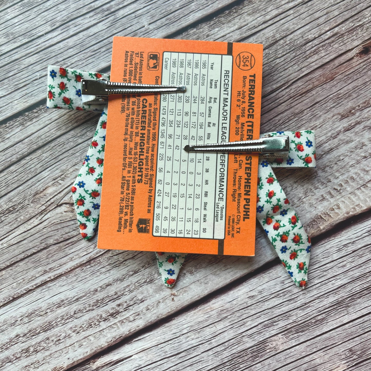 Ditsy Rose and Daisy Vintage Fabric Handmade Hair Bows