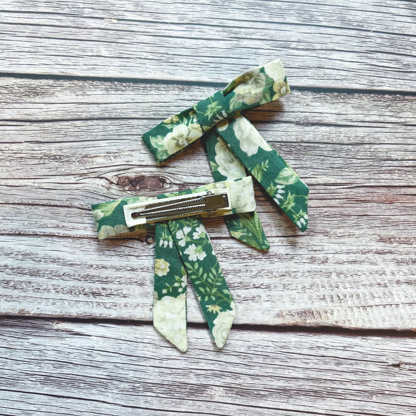 Green Floral Vintage Fabric Handmade Hair Bows