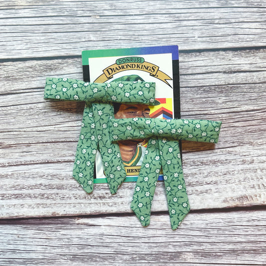 Sage Green Ditsy Daisy Vintage Fabric Handmade Hair Bows