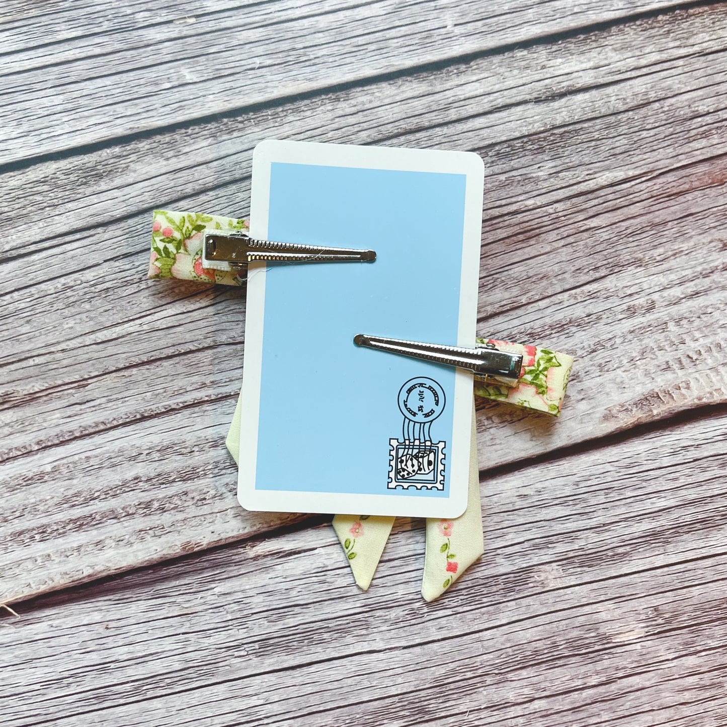 Cream Floral Vintage Fabric Handmade Hair Bows