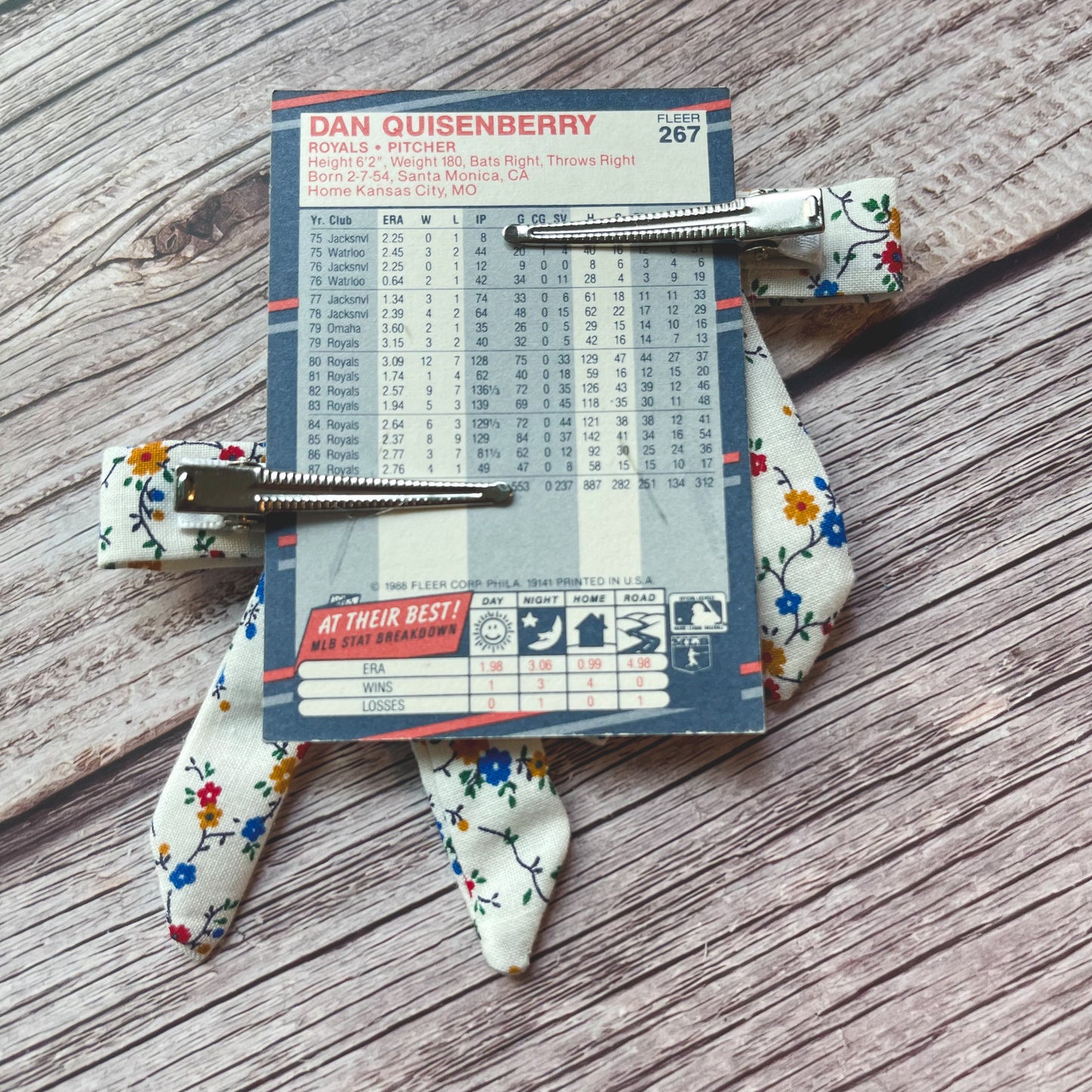 Ditsy Daisies on White Vintage Fabric Handmade Hair Bows