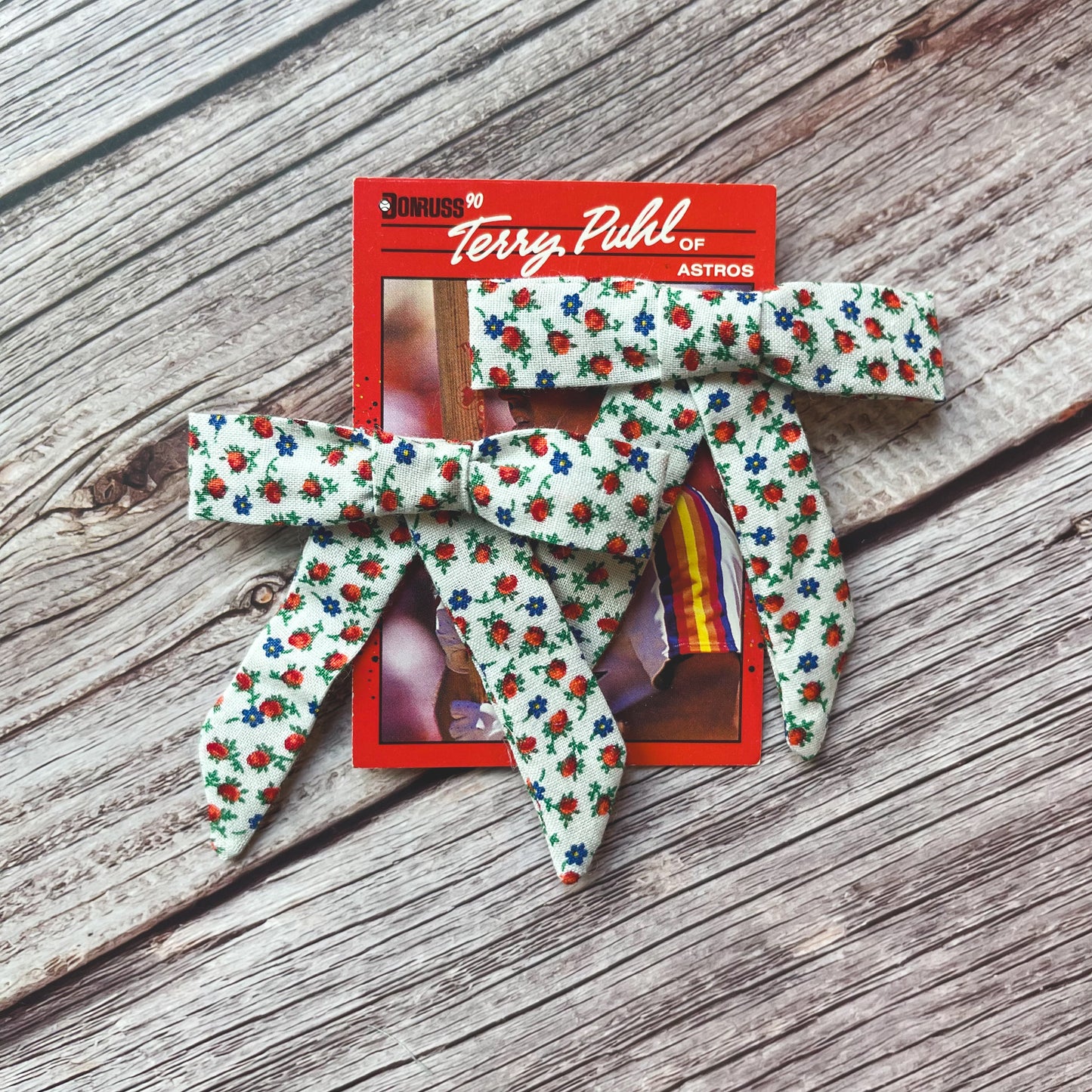 Ditsy Rose and Daisy Vintage Fabric Handmade Hair Bows