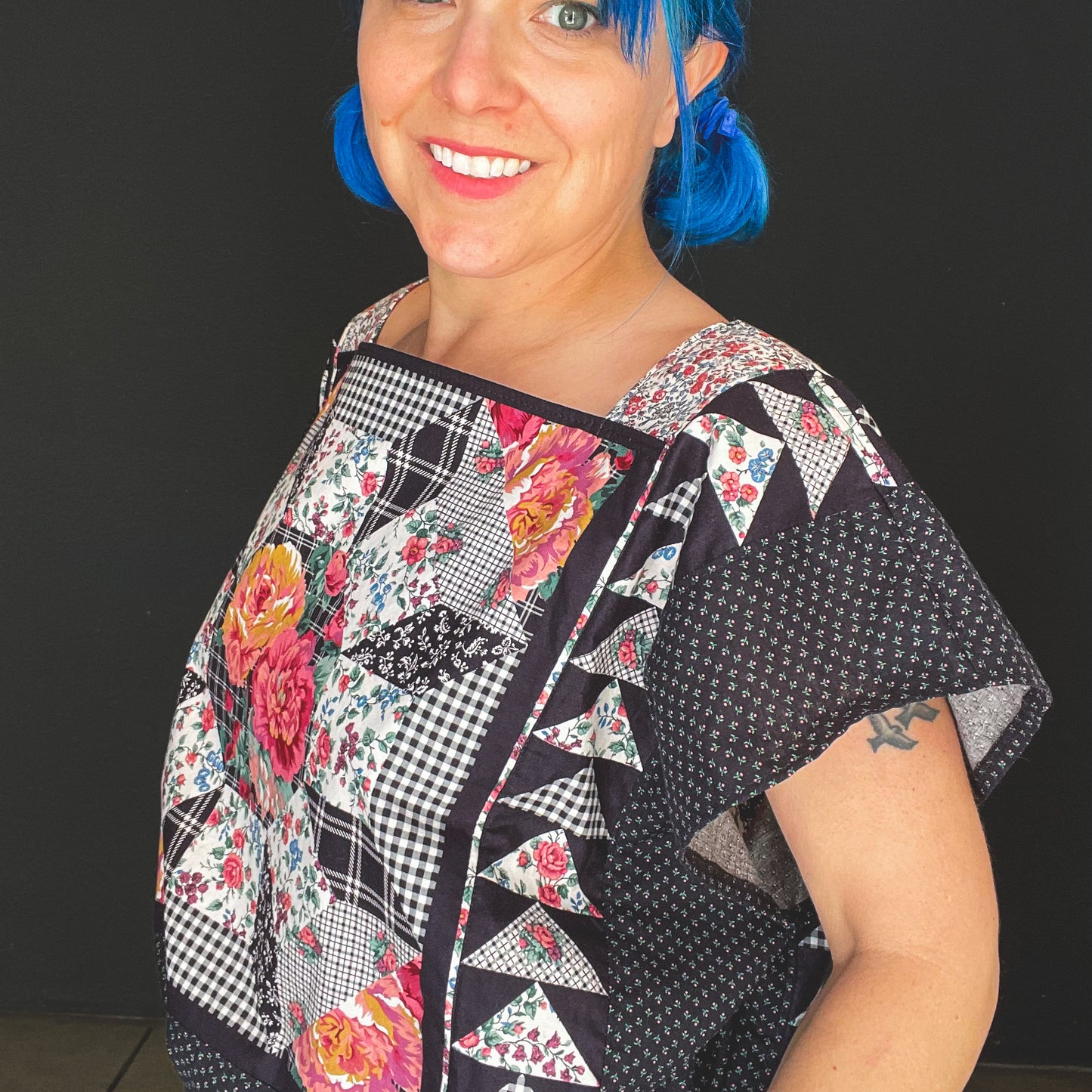 Black & Roses Quilt Boxy Crop Top - Size 2X/3X